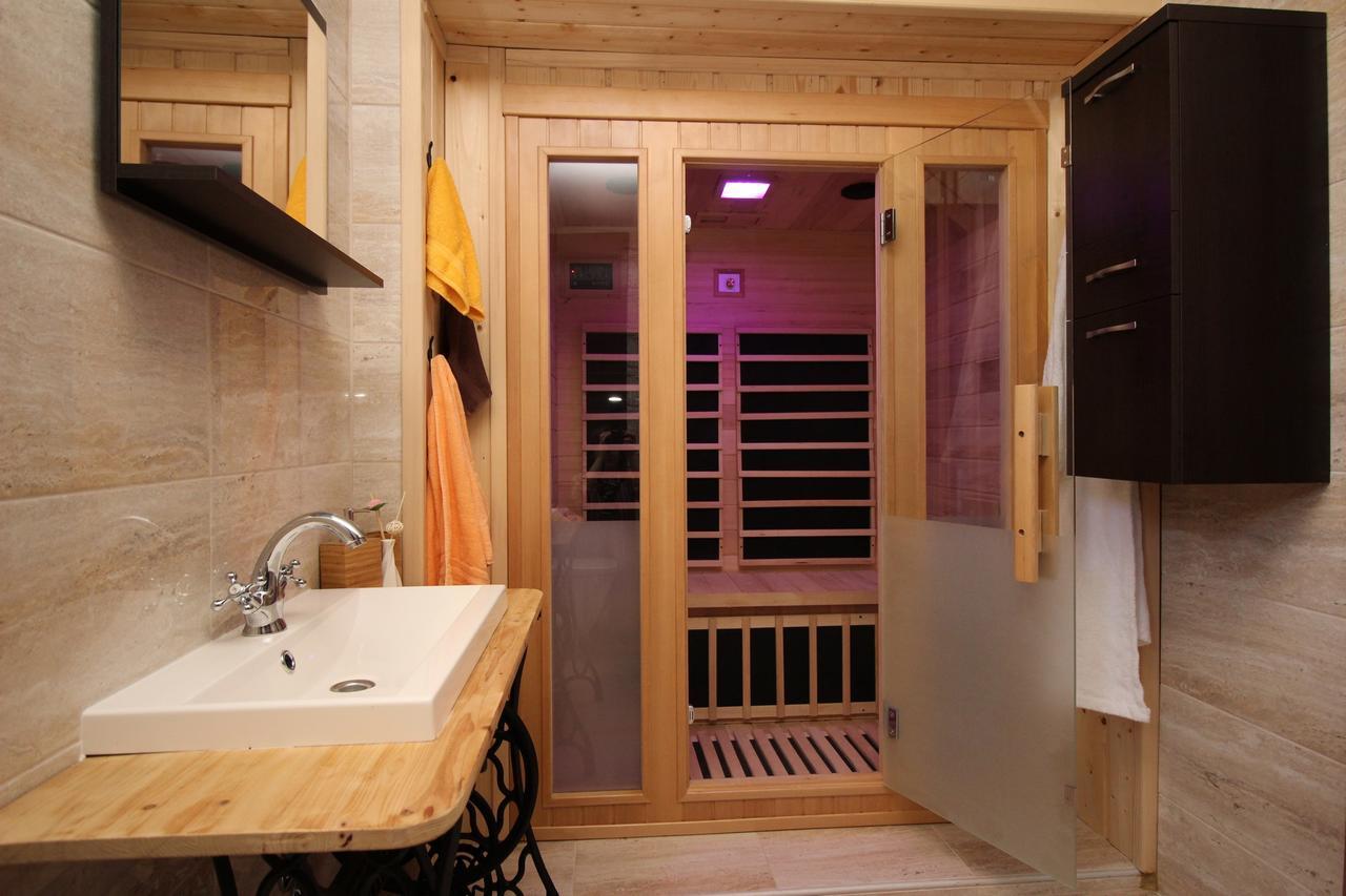Villa Hrustika - Heated Pool, Jacuzzi & Sauna Gabonjin المظهر الخارجي الصورة